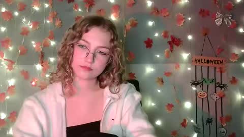 small lily online show from 10/02/25, 03:41
