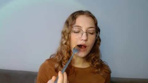 small lily online show from 03/15/26, 09:15