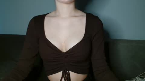 small lily online show from 04/01/26, 04:15