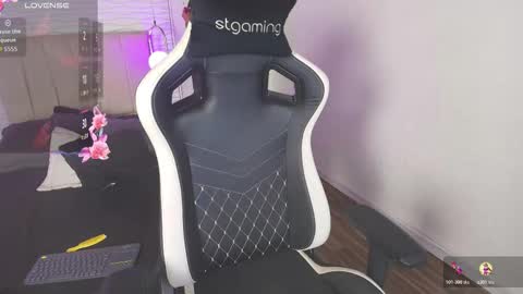 lily_waist online show from 11/10/25, 11:09