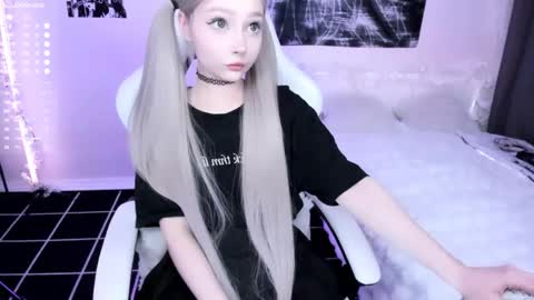 Lily online show from 04/27/26, 09:24