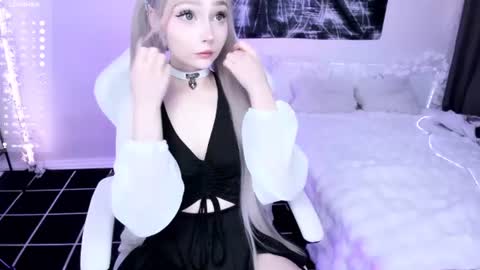 Snapshot of lily_weep chatting on 06/19/26, 12:59 Lily online show from 06/19/26, 12:59
