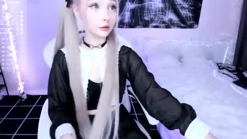Snapshot of lily_weep chatting on 07/15/26, 10:37 Lily online show from 07/15/26, 10:37