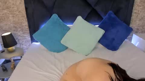 Snapshot of lily_woodz chatting on 01/15/25, 10:46 LilyWoodz online show from 01/15/25, 10:46
