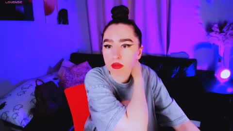 Snapshot of lily_xbaby chatting on 09/11/25, 08:25 LILY online show from 09/11/25, 08:25