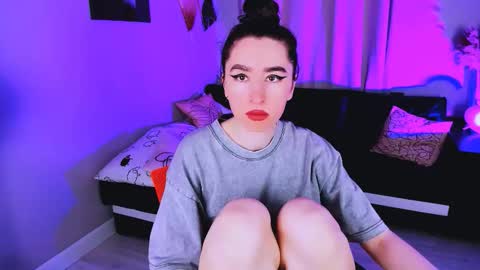 Snapshot of lily_xbaby chatting on 10/18/25, 08:59 LILY online show from 10/18/25, 08:59