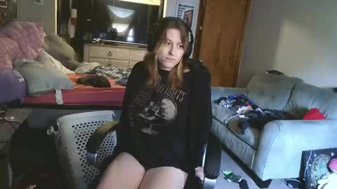 lilybvixen online show from 04/19/26, 05:23