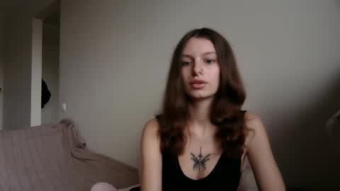 lilycandy_ online show from 10/22/25, 10:59