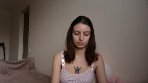 lilycandy_ online show from 11/11/25, 09:42