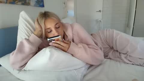Snapshot of lilyflex chatting on 06/08/26, 01:28 lilyflex online show from 06/08/26, 01:28