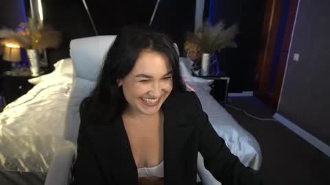 Lily online show from 11/08/25, 02:50