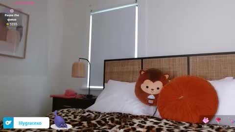 Lily Grace online show from 11/22/25, 11:48