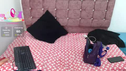 lilyjamesx online show from 10/31/25, 02:18