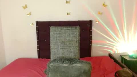 lilyloock1105 online show from 04/19/26, 09:39