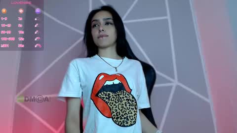 Snapshot of lilylouisee_ chatting on 12/03/24, 02:27 Liliana louise online show from 12/03/24, 02:27