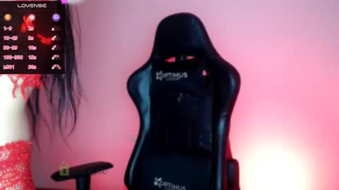 Snapshot of lilylouisee_ chatting on 02/16/25, 08:33 Liliana louise online show from 02/16/25, 08:33