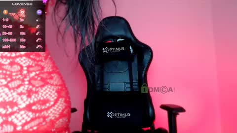 Snapshot of lilylouisee_ chatting on 02/28/25, 12:43 Liliana louise online show from 02/28/25, 12:43