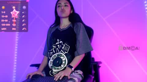Snapshot of lilylouisee_ chatting on 03/06/25, 02:18 Liliana louise online show from 03/06/25, 02:18