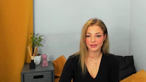 Snapshot of lilylovely26 chatting on 12/20/24, 07:39 Lily online show from 12/20/24, 07:39