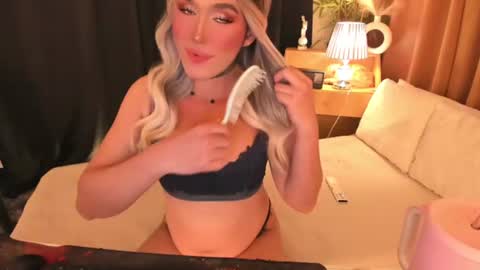 Snapshot of lilymonstercock chatting on 06/25/26, 05:12 IM YOUR TRUE GODESS Lilymonstercock online show from 06/25/26, 05:12