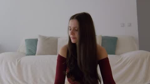 Lily online show from 12/05/25, 11:41