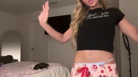 Snapshot of lilysummers21208 chatting on 01/17/26, 11:41 lilysummers21208 online show from 01/17/26, 11:41