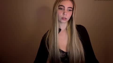 Snapshot of lilysweetgirl chatting on 05/07/26, 06:46 Lily online show from 05/07/26, 06:46