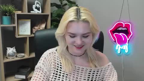 Lily online show from 03/03/26, 07:25