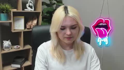 Lily online show from 03/10/26, 02:22