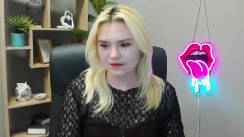 Lily online show from 04/23/26, 07:09