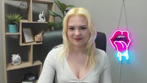 Snapshot of lilysweetxo chatting on 04/29/26, 07:01 Lily online show from 04/29/26, 07:01