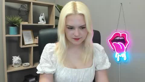 Snapshot of lilysweetxo chatting on 05/13/26, 07:06 Lily online show from 05/13/26, 07:06