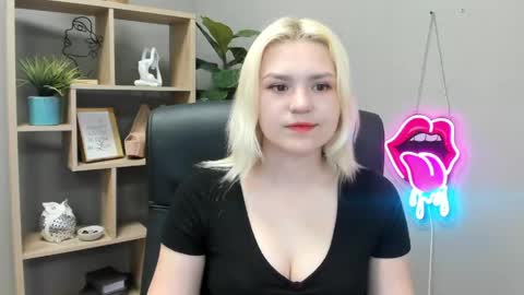Snapshot of lilysweetxo chatting on 05/21/26, 06:31 Lily online show from 05/21/26, 06:31