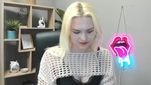 Snapshot of lilysweetxo chatting on 05/22/26, 07:15 Lily online show from 05/22/26, 07:15