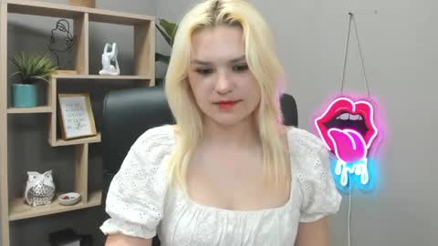 Snapshot of lilysweetxo chatting on 05/27/26, 06:32 Lily online show from 05/27/26, 06:32