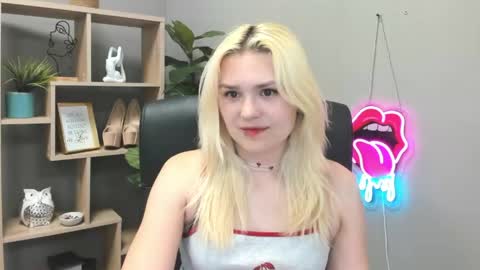 Snapshot of lilysweetxo chatting on 06/01/26, 01:35 Lily online show from 06/01/26, 01:35