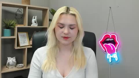 Snapshot of lilysweetxo chatting on 06/03/26, 06:38 Lily online show from 06/03/26, 06:38