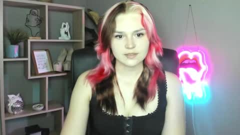 Snapshot of lilysweetxo chatting on 06/07/26, 01:37 Lily online show from 06/07/26, 01:37