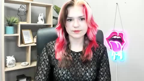 Snapshot of lilysweetxo chatting on 06/08/26, 06:25 Lily online show from 06/08/26, 06:25