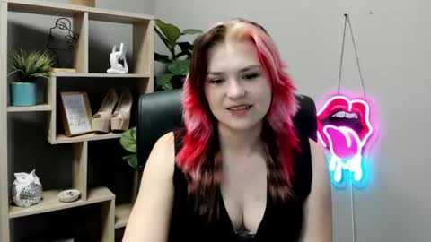 Snapshot of lilysweetxo chatting on 06/10/26, 06:56 Lily online show from 06/10/26, 06:56