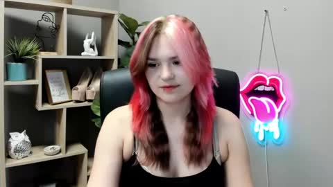 Snapshot of lilysweetxo chatting on 06/11/26, 07:17 Lily online show from 06/11/26, 07:17