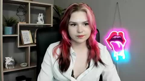 Snapshot of lilysweetxo chatting on 06/14/26, 01:46 Lily online show from 06/14/26, 01:46