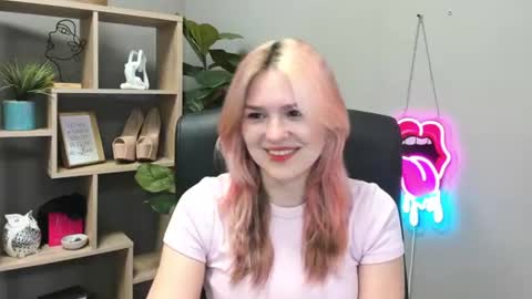 Snapshot of lilysweetxo chatting on 06/30/26, 06:36 Lily online show from 06/30/26, 06:36