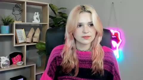 Snapshot of lilysweetxo chatting on 07/05/26, 01:29 Lily online show from 07/05/26, 01:29