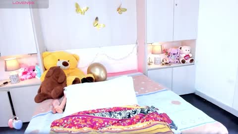 lilywhitee1 online show from 03/29/26, 04:34