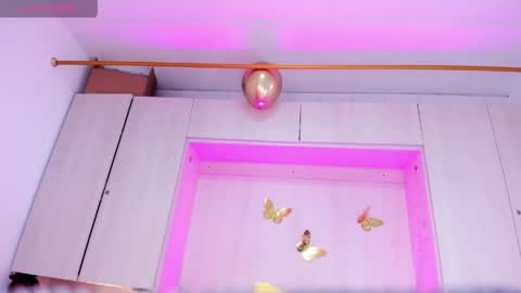 lilywhitee1 online show from 04/11/26, 07:45