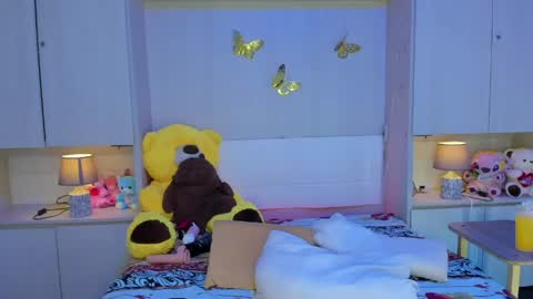 lilywhitee1 online show from 04/18/26, 09:15