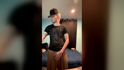 Snapshot of lima_tunes chatting on 12/13/25, 09:09 lima_tunes online show from 12/13/25, 09:09