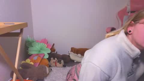 lime cat online show from 10/18/25, 01:19