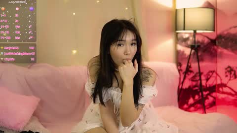 Lin Use menu to play with me  online show from 02/13/25, 09:17